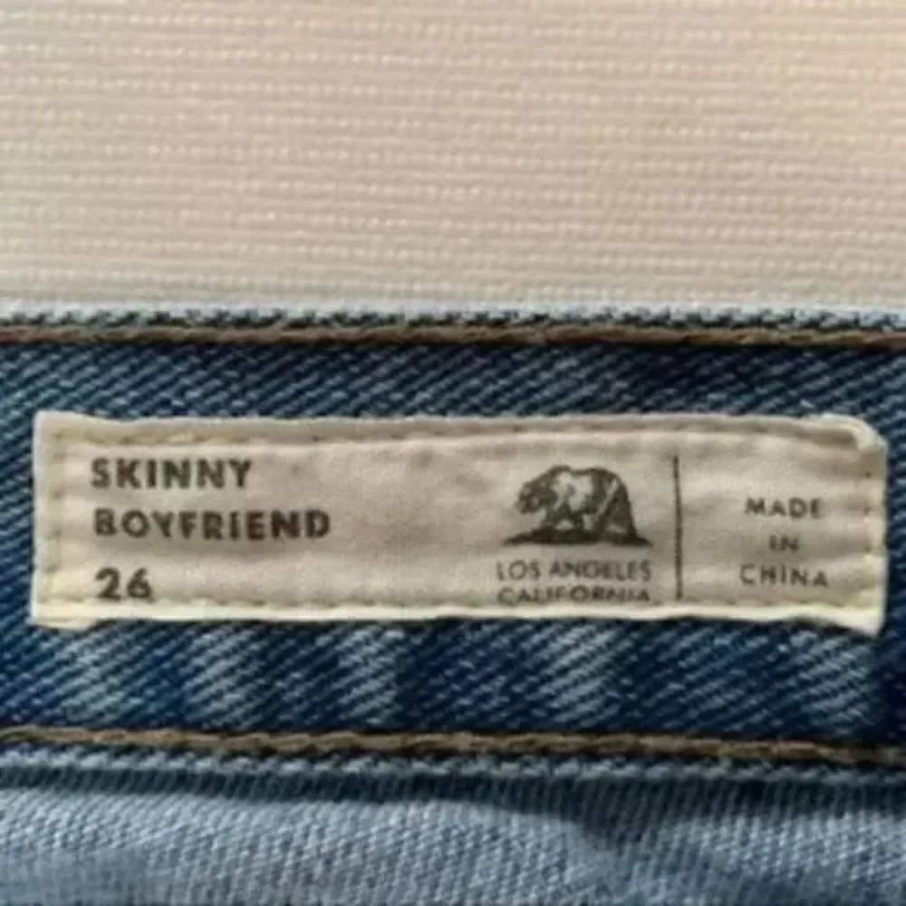 Bullhead Women's Skinny Boyfriend Distressed Jeans size 26